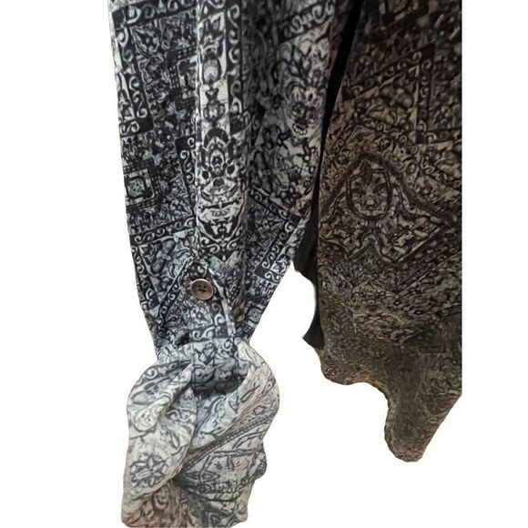 Rock & Republic Gray & Black Long Sleeve Geometric Design High/Low V-Neck Tunic/ - Picture 10 of 16